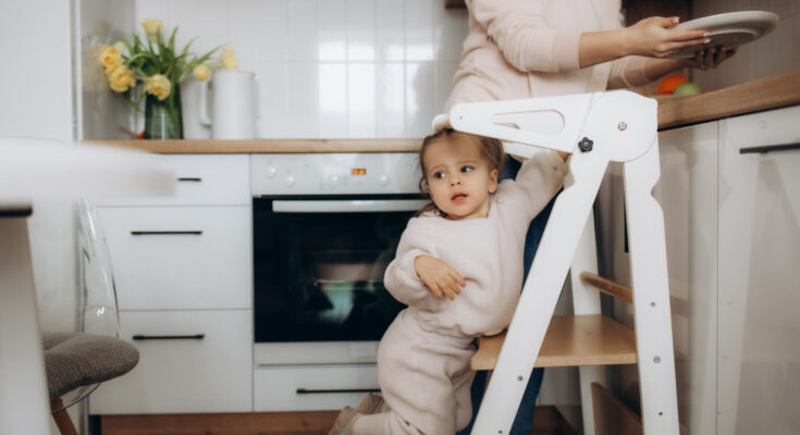 Autonomie et sécurité : pourquoi la tour d'observation est un must-have pour les parents ?